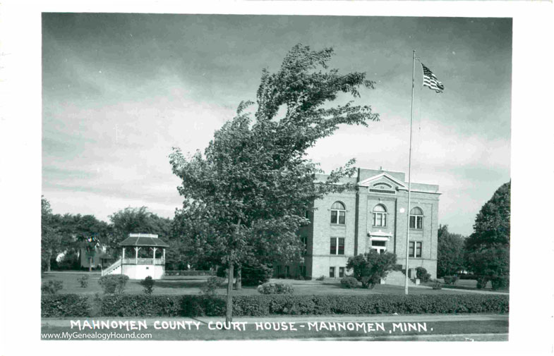 Mahnomen, Minnesota, Mahnomen County Court House, vintage postcard photo